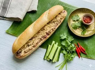 Hình ảnh Bánh mì que lớn Pate chà bông