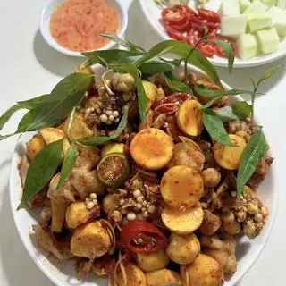 Hình ảnh Chân gà mix trứng non sốt thái