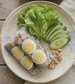 Hình ảnh Bánh tráng mè cuốn mắm ruốc Phan Thiết (1 cuốn)