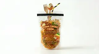 Hình ảnh Bánh tráng trộn thập cẩm trứng cút