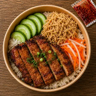 Hình ảnh Cơm Tấm Sườn Bì + Canh