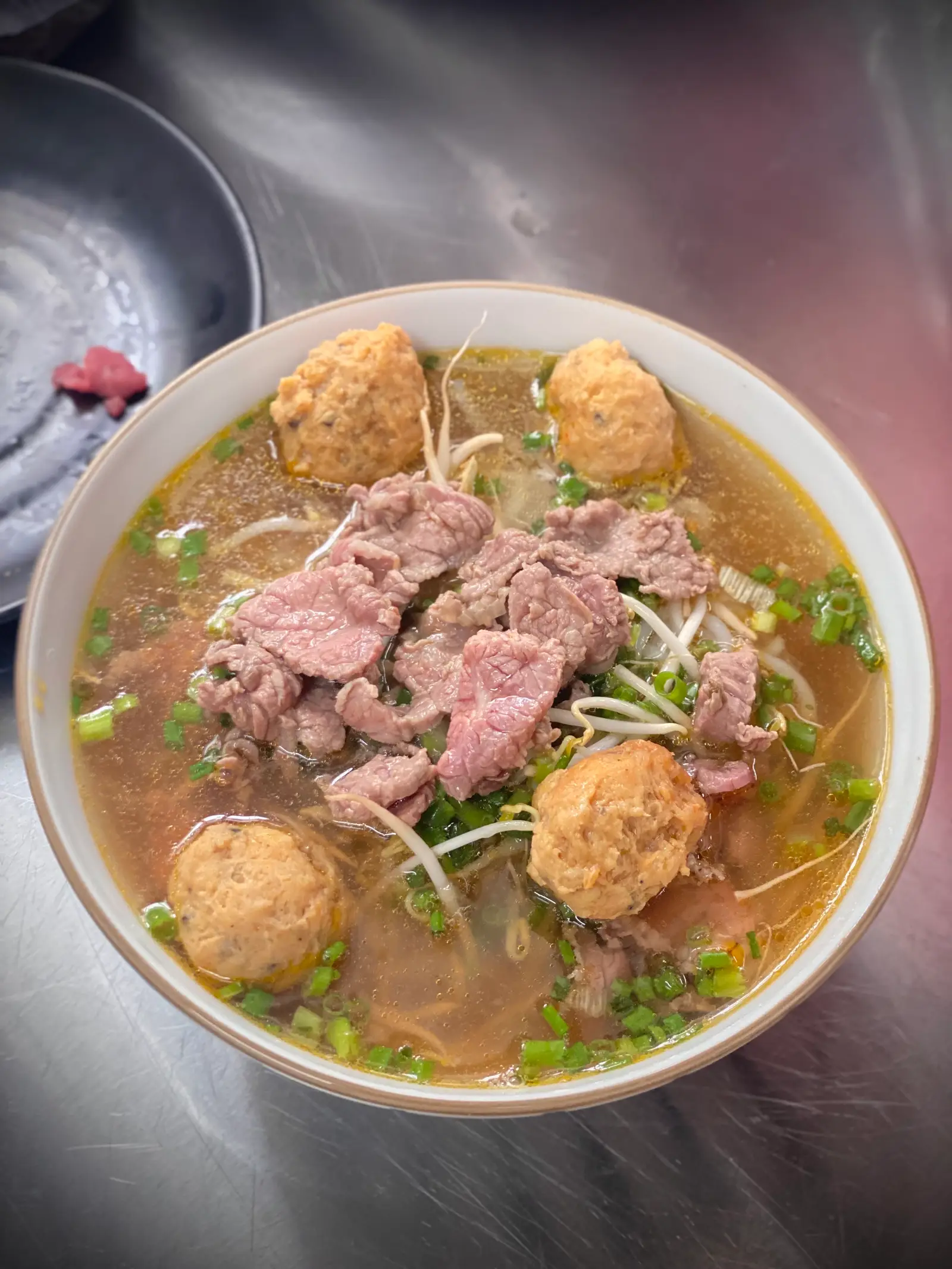 Hình ảnh Bún bò mọc cua