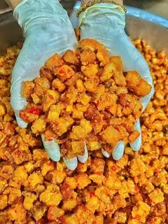 Hình ảnh 100gr tóp mỡ mắm tỏi giòn rụm