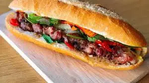 Hình ảnh Bánh mì pate & thịt nướng thơm