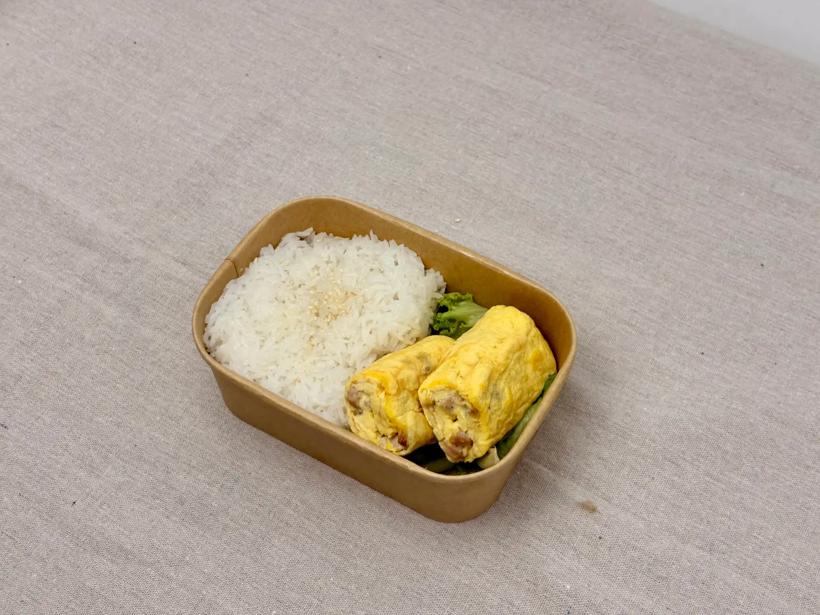 Hình ảnh Cơm trứng cuộn thịt bằm