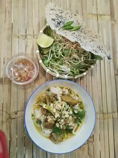 Hình ảnh Mì Sườn non + trứng cút