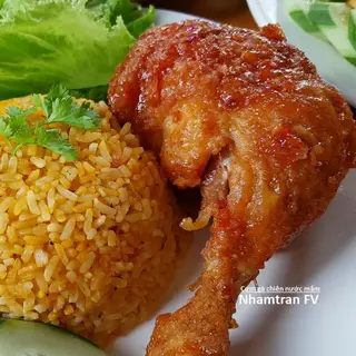 Hình ảnh Cơm Gà Chiên Nước Mắm