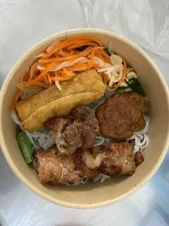 Hình ảnh Bún thịt nướng chả giò 