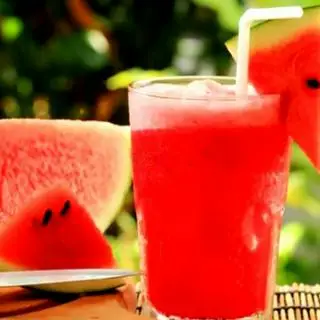 Hình ảnh Dưa Hấu Ép Ly Khổng Lồ