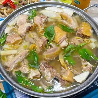 Hình ảnh Lẩu gà lá é nồi nhỏ