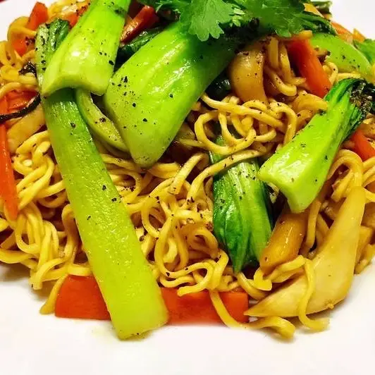 Hình ảnh Mì xào rau cải