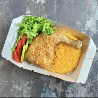 Hình ảnh Cơm chiên đùi gà mắm tỏi 