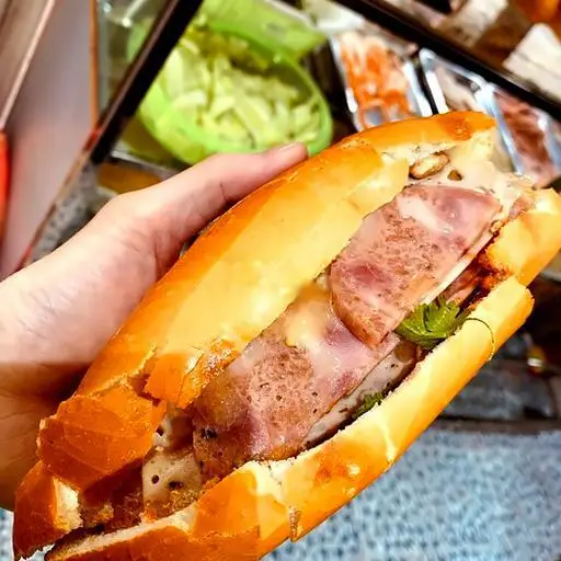 Hình ảnh Bánh Mỳ Thập Cẩm Xá Xíu
