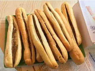 Hình ảnh Bánh mỳ que nhân trà bông