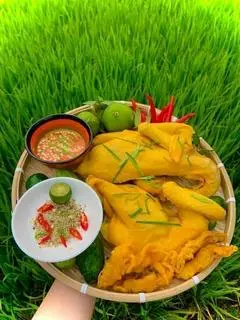 Hình ảnh Gà ủ muối hoa tiêu nguyên con không đầu ( để nguyên)