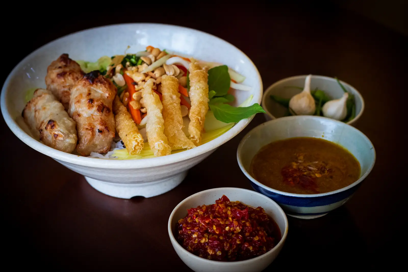 Hình ảnh Bún nem nướng - sốt tôm thịt