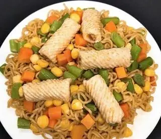 Hình ảnh Mỳ trộn mực xoắn (3 mực xoắn)