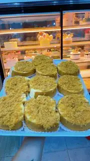 Hình ảnh Bánh Bông Lan Chà Bông Gà Cay