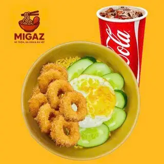 Hình ảnh Combo: Mì trộn Indomie mực vòng chiên giòn trứng - 1 ly nước ngọt size M
