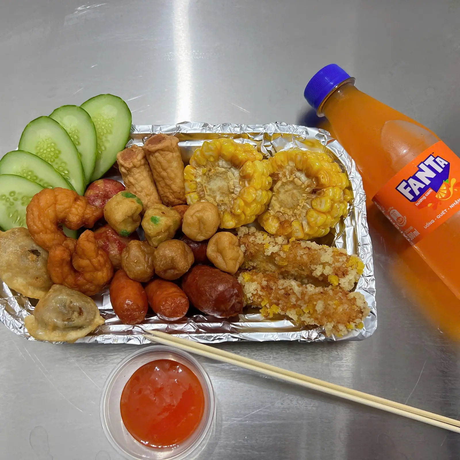 Hình ảnh Combo Ăn Vặt Nhỏ + 1 Nước
