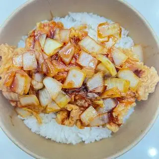 Hình ảnh cơm gà rán sốt chua ngọt
