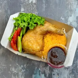 Hình ảnh Cơm Chiên Đùi Gà Sốt Tiêu Đen 