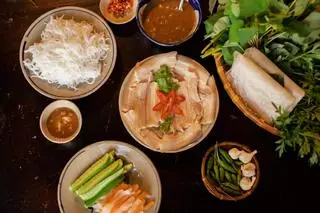 Hình ảnh Bánh tráng cuốn thịt heo