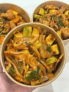 Hình ảnh Tai heo mix sốt Thái lớn