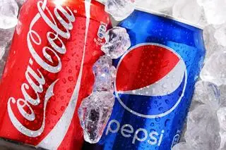 Hình ảnh Coca ( Pepsi ) + 1 ly đá lớn