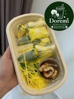 Hình ảnh Bánh tráng cuộn chấm sốt bò