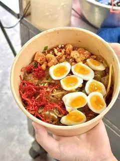 Hình ảnh Bánh tráng trộn trứng lòng đào