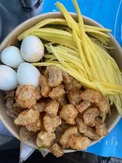 Hình ảnh Bánh tráng phơi sương mỡ hành trộn tóp mỡ 