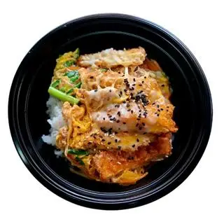 Hình ảnh Cơm Gà Katsu Phủ Trứng Kiểu Nhật