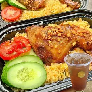 Hình ảnh Cơm Gà Góc 4 + Trà Tắc