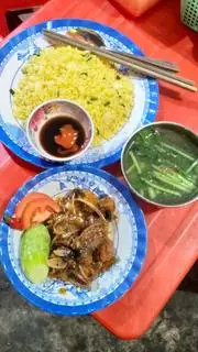 Hình ảnh Cơm Gà Chiên Nước Mắm
