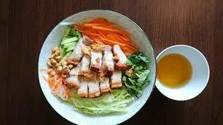 Hình ảnh Bún Heo quay giòn 