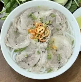 Hình ảnh Bánh canh 6 thịt nạc + huyết + trứng cút 