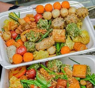 Hình ảnh Combo cá viên chiên full topping nhỏ - 1 nước uống