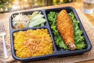 Hình ảnh Cơm rang gà xối mắm