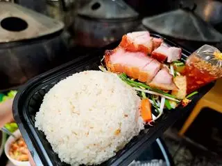 Hình ảnh Bánh hỏi heo quay
