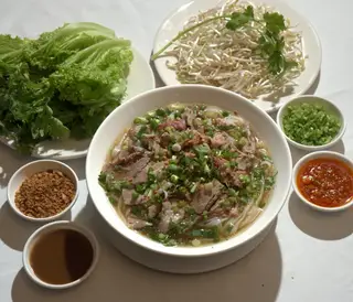 Hình ảnh  牛肉牛腩双拼粉 – Phở tái nạm 