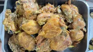 Hình ảnh Cơm gà chiên mắm