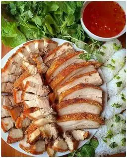 Hình ảnh Bánh hỏi heo quay đặc biệt ( heo quay + xá xíu )