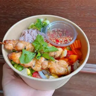 Hình ảnh Bún lứt trộn ức gà xiên nướng