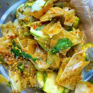 Hình ảnh Bánh tráng trộn phơi sương mỡ hành tóp mỡ cóc