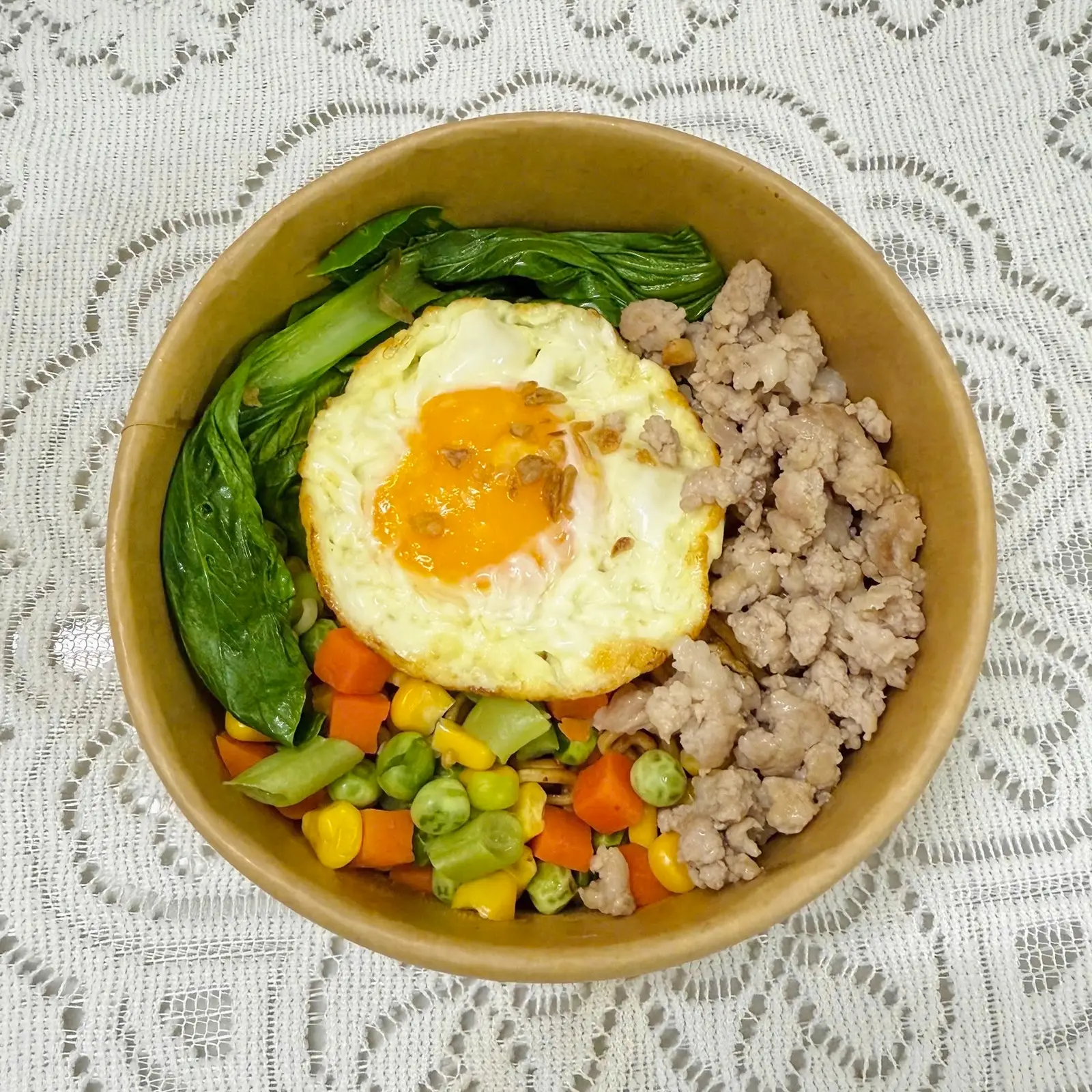 Hình ảnh Mì trộn trứng chiên, thịt bằm