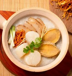 Hình ảnh Cháo gà ác ốc heo