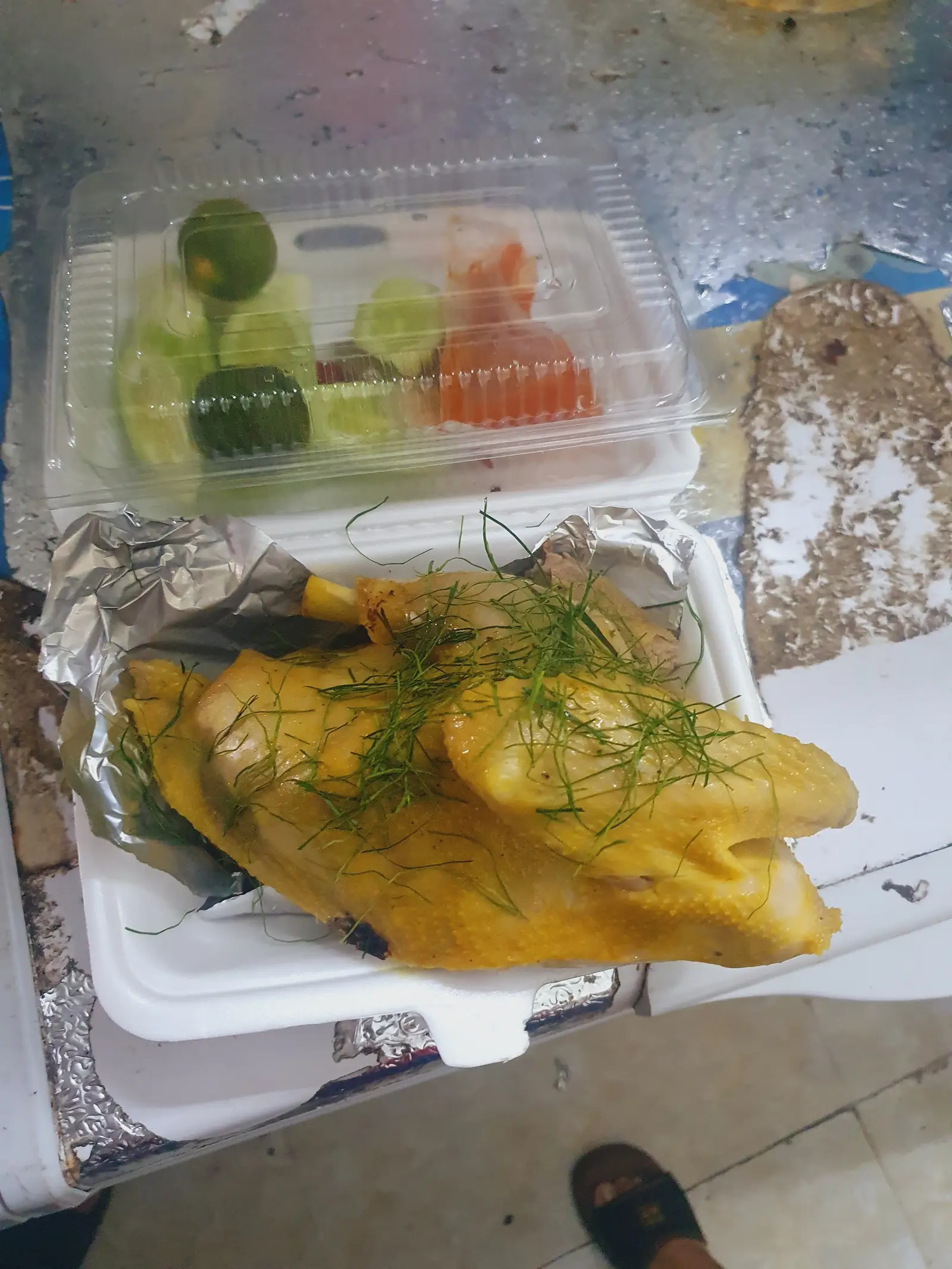 Hình ảnh Gà hấp lá chanh 1/2 con