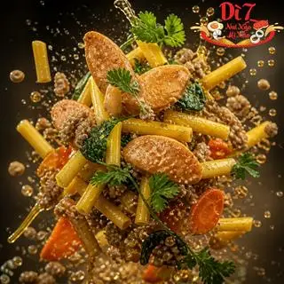 Hình ảnh Mì Xào Thịt Bằm Xúc Xích