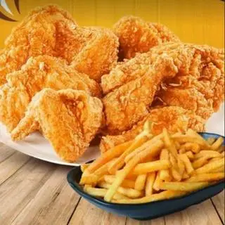 Hình ảnh Combo 3 cánh gà chiên - khoai tây chiên - coca cola